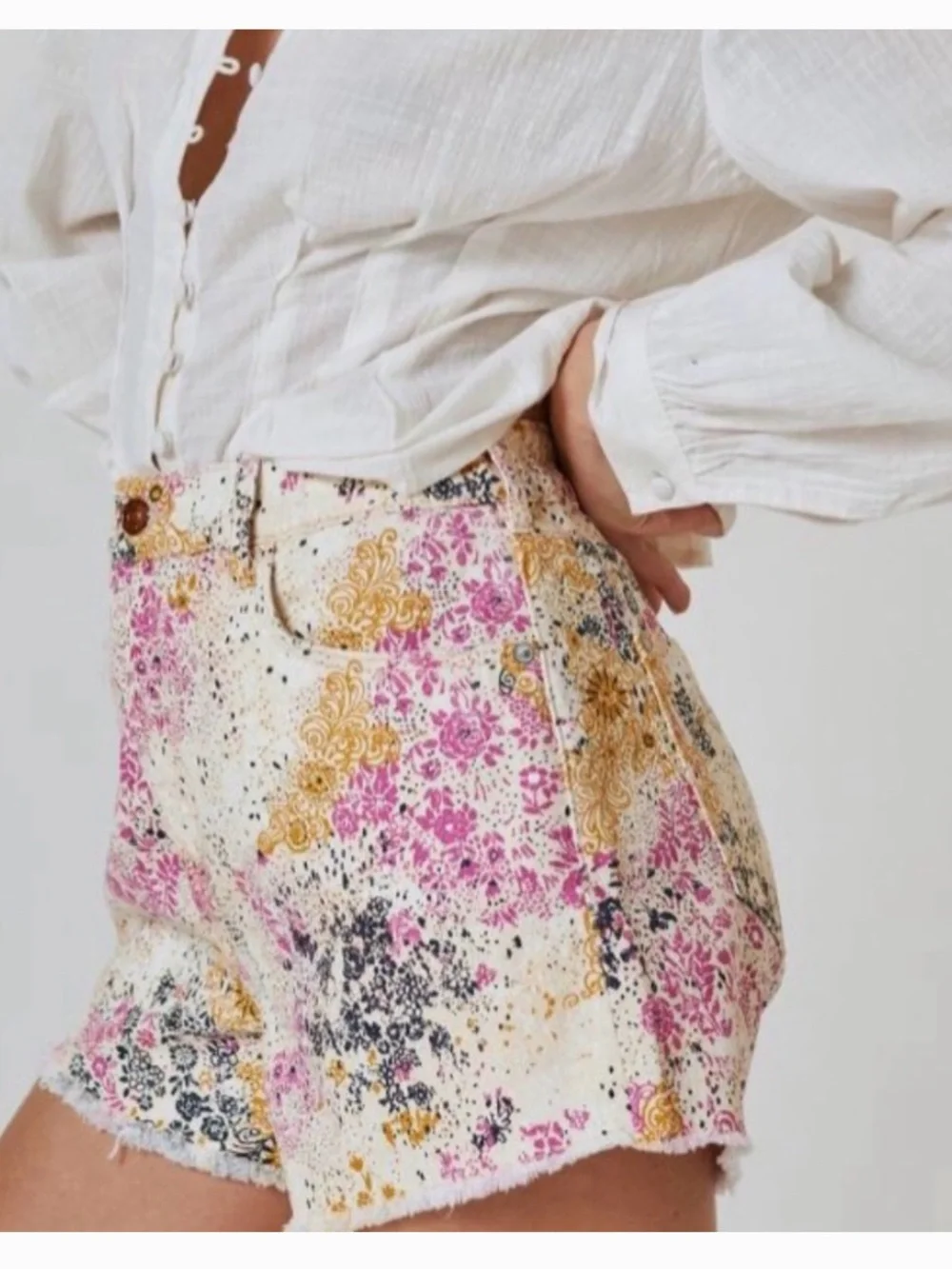 Pilcro Anthropologie Scrunchie Shorts - High-Waist 100% Cotton Floral Jean Short - Picture 12 of 12